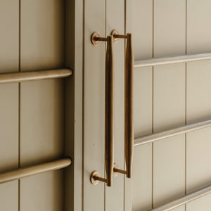 Project by House Nine Design | Photography by Joey Kendal Brown | Colmore Cabinet Handles shown in our aged brass (BEL) finish.