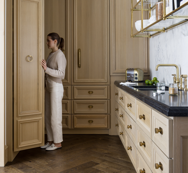 Choosing Cabinet Hardware Like an Interior Designer