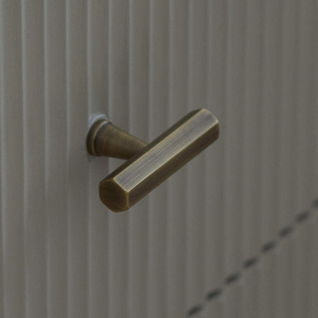 Design by Sophie Paterson Interiors. Photography by Ray Main. Product shown in our satin antique satin lacquered (SAS) finish.