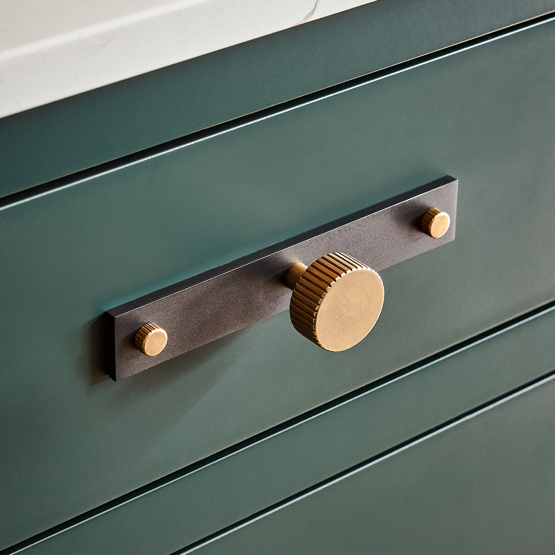 Design by McClarke Bespoke Joinery | Photography by Chris Snook | MIX Straight Knurled Cabinet Knob & Backplate shown in our aged brass (BEL) and matt black MBL) finishes.