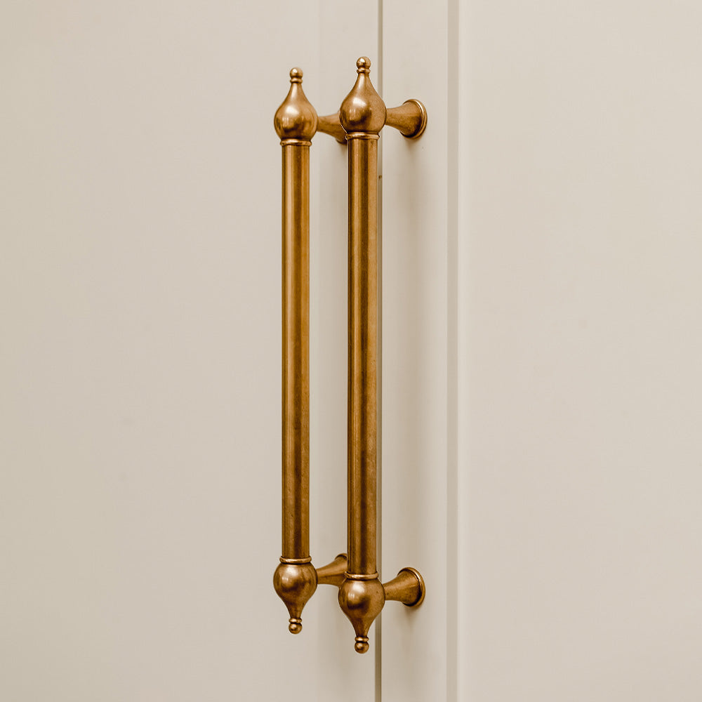 Design by Woodale Designs | Belgrave cabinet handle shown in our aged brass (BEL) finish.
