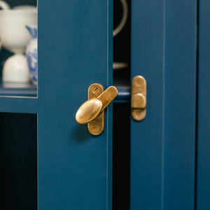 Design by Bloomsbury Kitchens & Fine Cabinetry | Photography by Kassandra Arbour | Cotswold Cupboard Turn shown in our aged brass (BEL) finish.