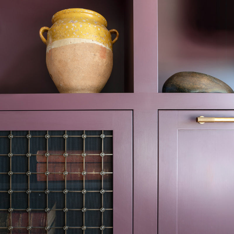 Features our 54mm Georgian Square Grille   with Plain Rosettes and Fine Mesh Backing in our antique brass lacquered (ABL) grille finish | Project by Jane Duncan Interiors and Barr Joinery | Photography by Lucy Butler-Walters. 
