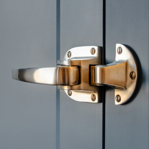 Bakes Offset Latch