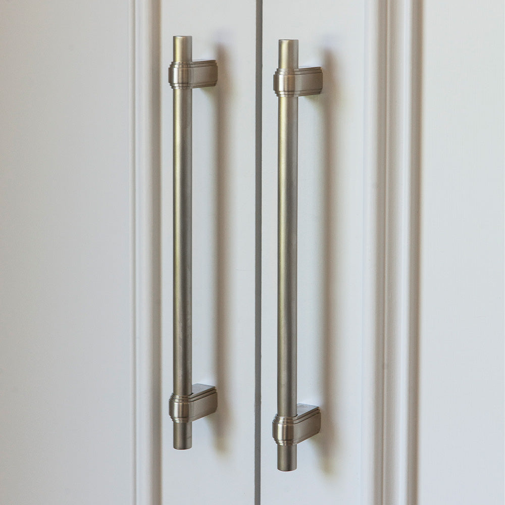 Design by Jonathan Williams Kitchens | Gaumont cabinet handle shown in our satin nickel plate (SNP) finish.