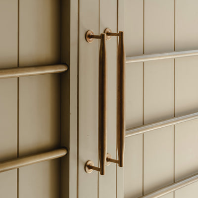 Project by House Nine Design | Photography by Joey Kendal Brown | Colmore Cabinet Handles shown in our aged brass (BEL) finish.