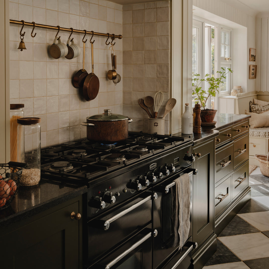Project and photography by Joey Kendal Brown | Cotswold Slim Pot Rail, Latchford Cabinet Handles and Cotswold Ball Cabinet Knobs shown in our aged brass (BEL) finish.