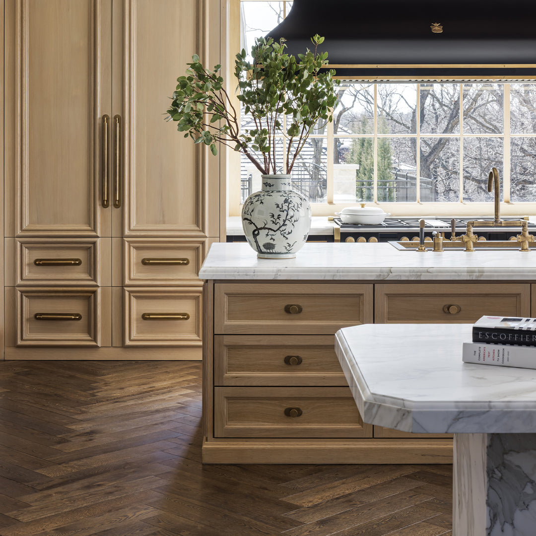 Design by McCroskey Interiors | Photography by Nate Sheets | Barwick Plain Cabinet Handle with Backplate shown in our aged brass (BEL) finish.