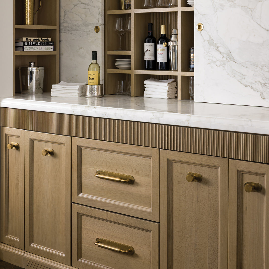 Design by McCroskey Interiors | Photography by Nate Sheets | Barwick Plain Cabinet Handle with Backplate shown in our aged brass (BEL) finish.