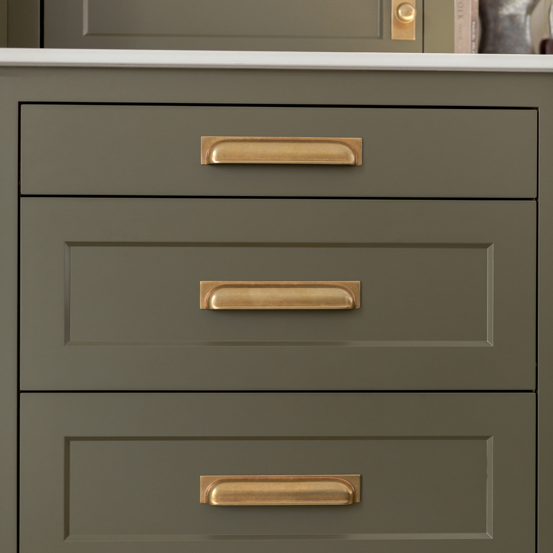 Design by Thorpe Concepts. Photography by Young Glass Photography. Product shown in our aged brass (BEL) finish.