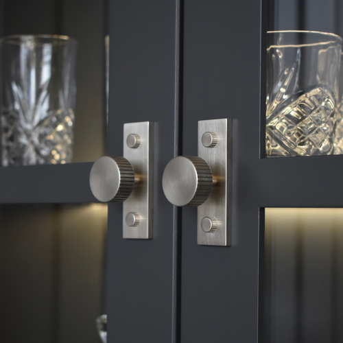 MIX Straight Knurled Cabinet Knob & Backplate