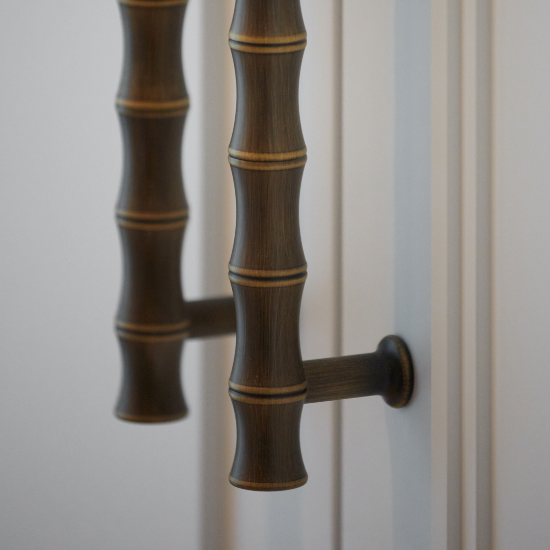 Design by Sophie Paterson Interiors. Photography by Ray Main. Product shown in our satin antique satin lacquered (SAS) finish.